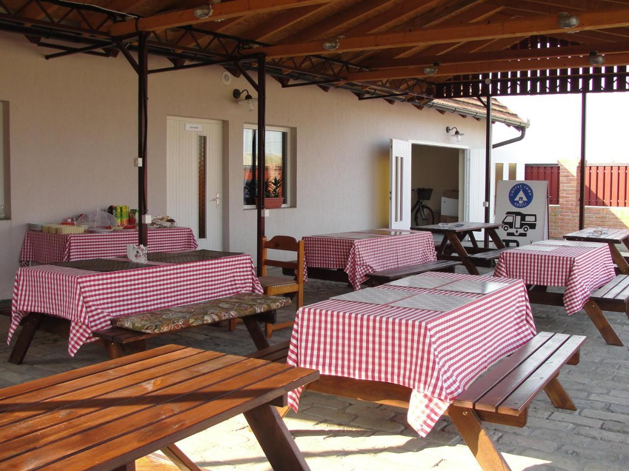 Coffeecamp-Kovilj Hotel Luaran gambar